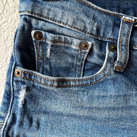 Gap 1969 5” distressed denim shorts - Picture 4 of 8
